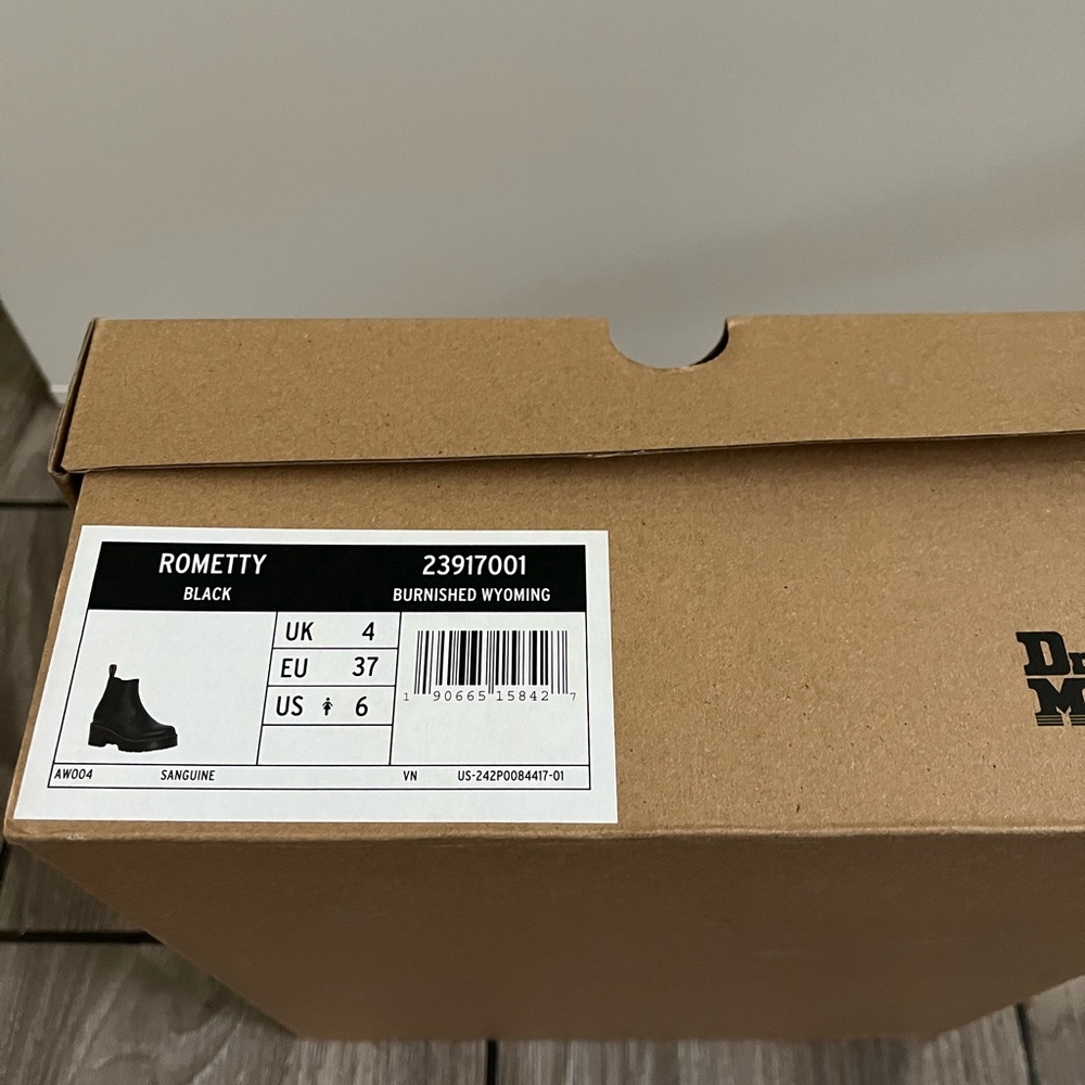 Dr. Martens Rometty Wyoming Leather Platform Chelsea Boots - Picture 8 of 8